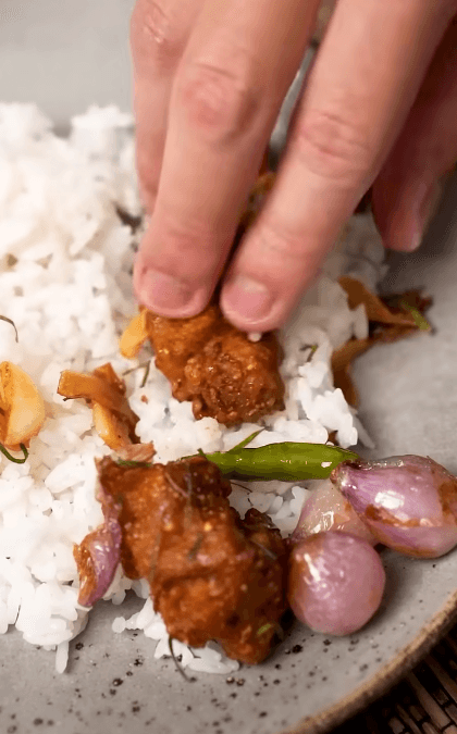 Stir-fried red fried chicken, tasty and fragrant, easy to cook