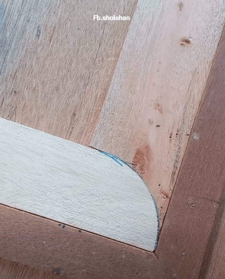 Circular joints at corners for doors or windows