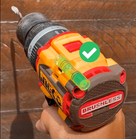 Anti-tilt drill guaranteed straight