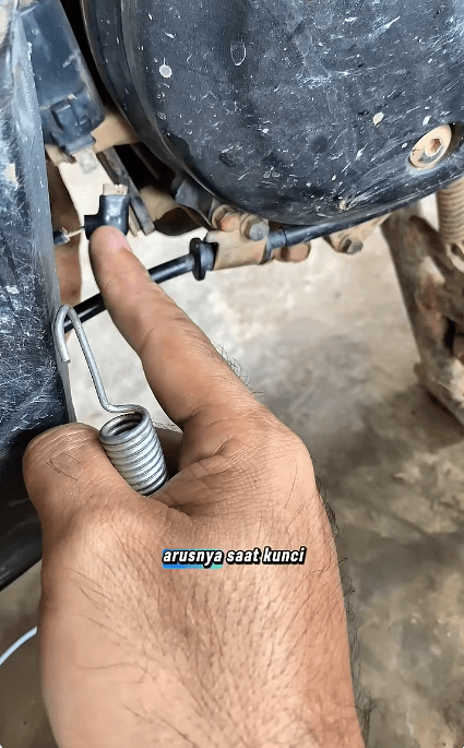 The injection motorcycle is completely dead, the electricity from the coil is lost