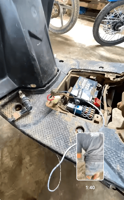 The injection motorcycle is completely dead, the electricity from the coil is lost